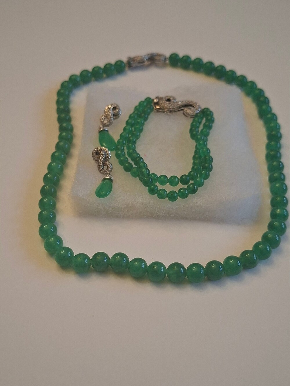 Beautiful 3-Piece 925 Green Jade Bead Jewelery Set.